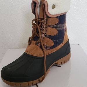 Snow boots